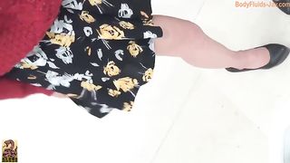 Hot ass Japanese milf pooping in the toilet