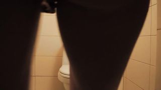 Hot amateur young babe pooping