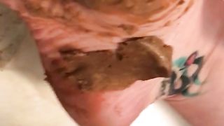 Amateur girl smears shit between her bare feet