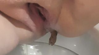 BBW wife pooping in closeup