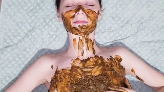 Hoeshow loves poop