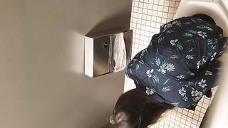 Amateur brunette girl caught pooping with spycam