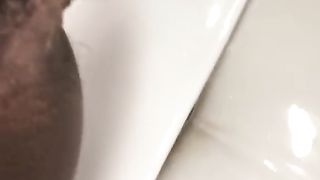 Juicy looking ass pooping