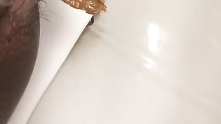 Juicy looking ass pooping