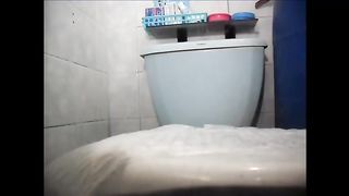 Amateur hot chick fingering and pooping