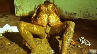 Betty and Franky hot cowshit fuck