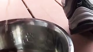 Pretty hot ass girls pooping