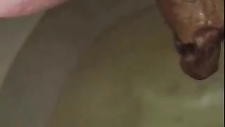 Pretty hot ass girls pooping