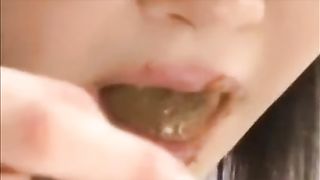 Sensual Asian scat eating girl