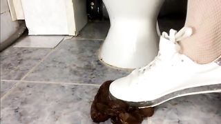 Hot teen poops in the toilet