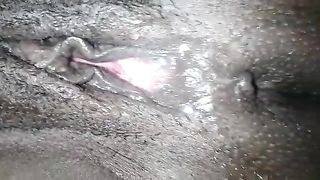 Amateur lady with sticky pussy pooping closeup