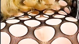 Huge ass blonde mature lady pooping