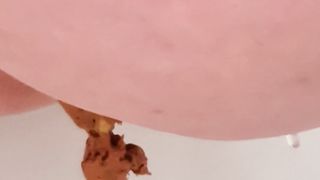 Amateur young lady poops