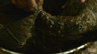 Dasha smearing and masturbating