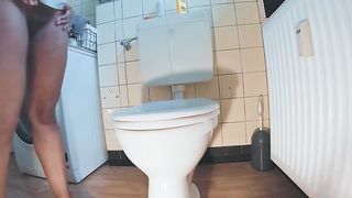 Beautiful ebony chick fingering and pooping