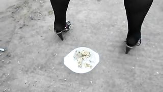 Chunky big ass lady pooping