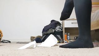 Babe showing her big booty and her fresh shit