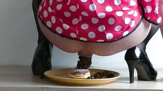 Kinky babe pooping on the cake
