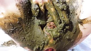 Sexy girl rubbing shit on her pussy