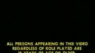 Hot round ass milf pooping