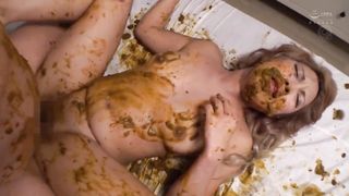 Blonde Japanese babe takes cock in pussy while pooping