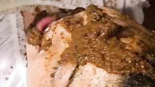 Japanese young wife pooping heavily on the face