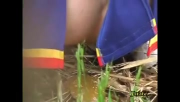 Amateur Asian girl outdoor poop
