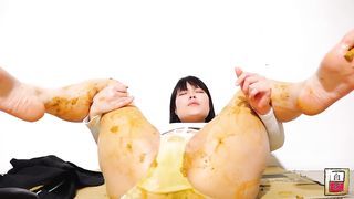 Japanese Babe Pantypoop and Masturbation