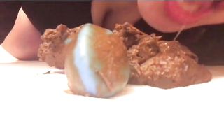 Amateur teen dildo fucking her asshole and licking her shit