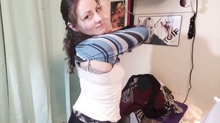 Curvy hot chick fingering and pooping