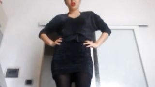 Brunette hot babe strips naked for pooping