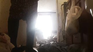 Curvy hot babe poops