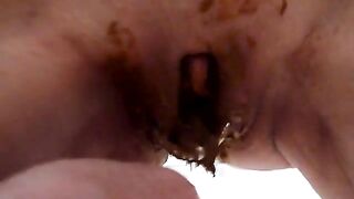 Babe takes a shit in her toilet and plays with it