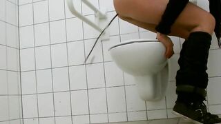 Amateur ass and heavy load