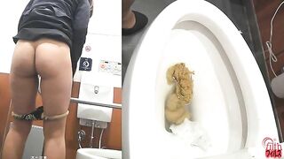 Asian amateur girl pooping at home