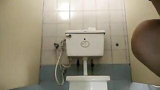 Curvy brunette Asian babe pooping