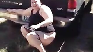 Chunky lady poops behind the car