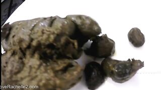 Beautiful round ass babe poops heavily