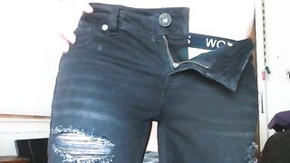 Cheeky pink asshole babe poops