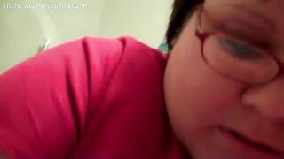 Chunky nerdy lady poops at home