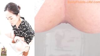 Gorgeous hot Japanese milf dropping load