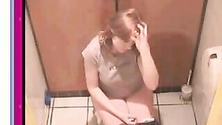 Amateur redhead Amsterdam lady caught pooping