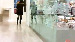 Girl push a wet huge poop from her asshole