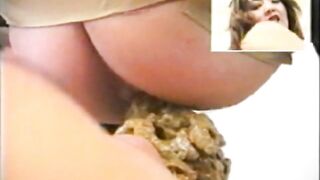 Lovely round ass lady pooping