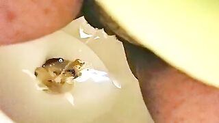 Amateur Asian lady pooping