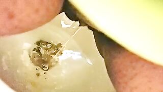 Amateur Asian lady pooping