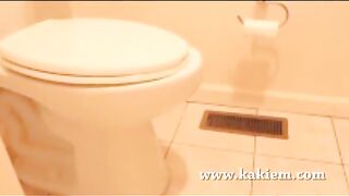 Amateur cute gal pooping