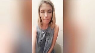 Cute round ass girl teasing and pooping