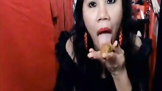 Mature Asian lady eating big creamy turd