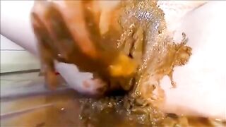 Fisting and smearing poop solo